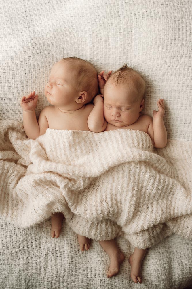 babyfotograf-babyshooting-neugeborenes-fotograf-aalen-ellwangen-schwäbisch-gmünd-zwillinge