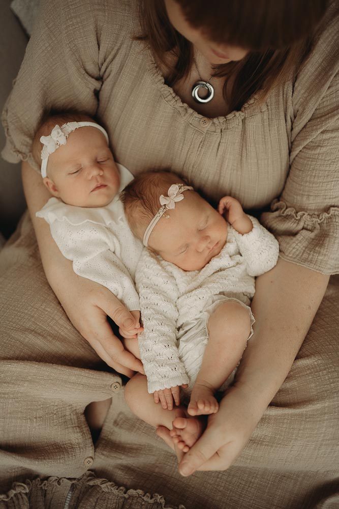 babyfotograf-babyshooting-neugeborenes-fotograf-aalen-ellwangen-schwäbisch-gmünd-zwillinge