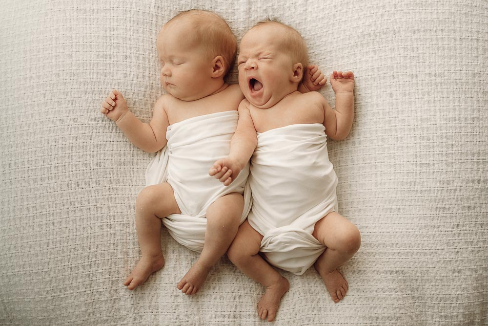 babyfotograf-babyshooting-neugeborenes-fotograf-aalen-ellwangen-schwäbisch-gmünd-zwillinge