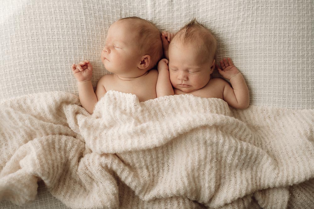 babyfotograf-babyshooting-neugeborenes-fotograf-aalen-ellwangen-schwäbisch-gmünd-zwillinge