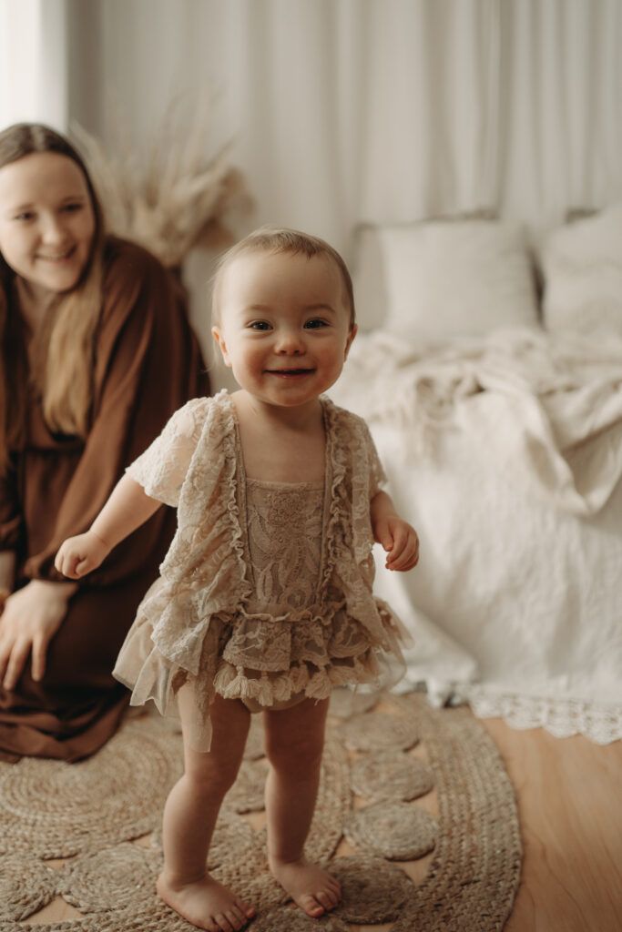 babyfotograf-mama-kind-bilder-baby-mit-Mama-motherhood-mommy-and-me-aalen-ellwangen-schwäbisch-gmünd-heidenheim