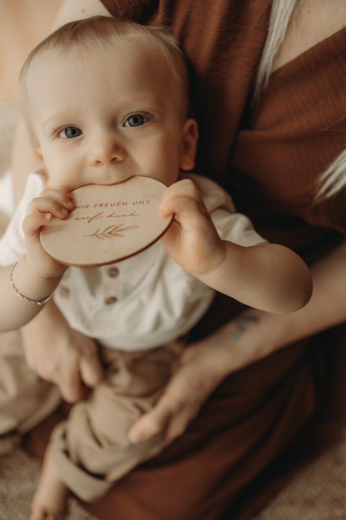 babyfotograf-mama-kind-bilder-baby-mit-Mama-motherhood-mommy-and-me-aalen-ellwangen-schwäbisch-gmünd-heidenheim